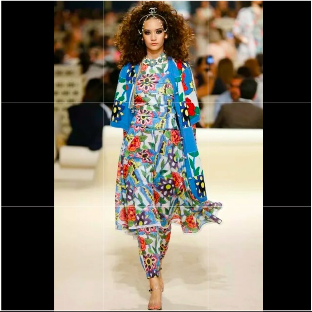 CHANEL 2014 Cruise Dubai collection flower dress. Rare to find ❤️